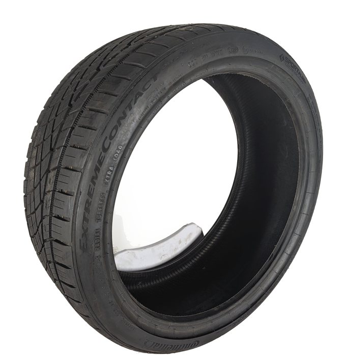 CONTINENTAL EXTREMECONTACT DWS06 PLUS 235/35ZR19 91Y 9/32 DOT 5122 TIRE