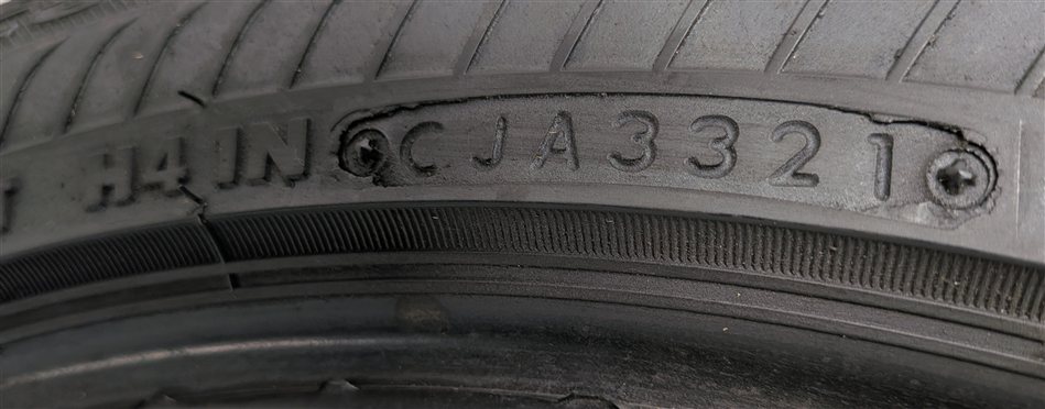 Thumbnail 8: BRIDGESTONE DRIVEGUARD 225/50RF18 95W RUN FLAT ALL SEASON 9/32 DOT 3321 TIRE