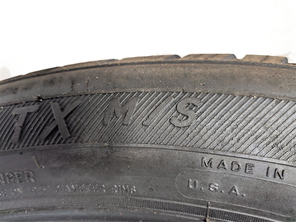 Thumbnail 8: MICHELIN DEFENDER LTX M/S 255/50R19 107H ALL SEASON 6/32 DOT 0221 TIRE