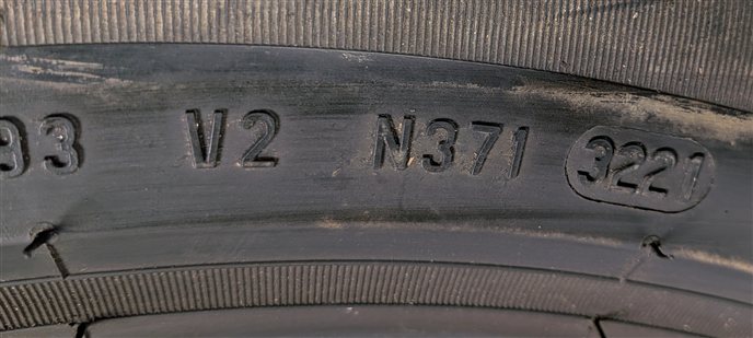 Thumbnail 9: PIRELLI CINTURATO P7 ALL SEASON RUN FLAT 245/50R18 100V 7/32 DOT 3221 TIRE