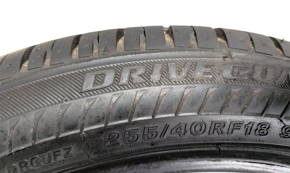Thumbnail 8: BRIDGESTONE DRIVEGUARD RUN FLAT 255/40RF18 99W ALL SEASON 9/32 DOT 3821 TIRE