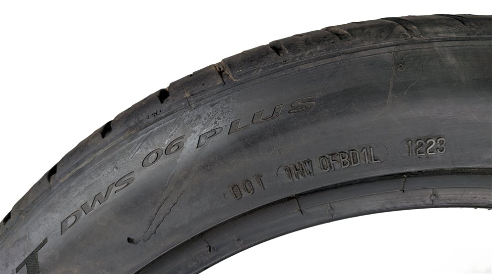 Thumbnail 9: CONTINENTAL EXTREMECONTACT DWS 06 PLUS 275/40ZR20 106Y XL A/S 8/32 DOT 1223 TIRE