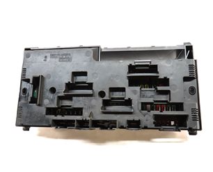 Thumbnail 5: 2011 BMW 535Xi (F10) FRONT POWER DISTRIBUTION FUSE JUNCTION BOX