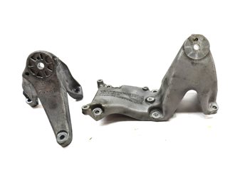 Thumbnail 2: 2011 PORSCHE CAYENNE (958) 3.0L HYBRID (M06.EC) ENGINE MOUNT BRACKET SET/2