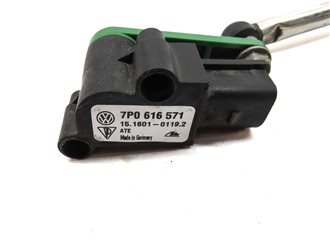 Thumbnail 5: 2011 PORSCHE CAYENNE HYBRID (958) REAR LEFT HEIGHT LEVEL SENSOR