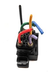 Thumbnail 2: 2011 PORSCHE CAYENNE HYBRID (958) AIR SUSPENSION VALVE BLOCK