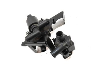 Thumbnail 3: 2014 AUDI Q5 (B8 8R) 2.0L HYBRID (CHJA) ENGINE WATER PUMP BRACKET w/3 PUMPS