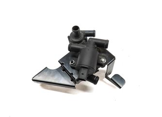 Thumbnail 5: 2014 AUDI Q5 (B8 8R) 2.0L HYBRID (CHJA) ENGINE WATER PUMP BRACKET w/3 PUMPS