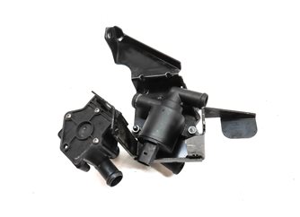 Thumbnail 6: 2014 AUDI Q5 (B8 8R) 2.0L HYBRID (CHJA) ENGINE WATER PUMP BRACKET w/3 PUMPS