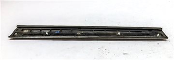 Thumbnail 5: 13-17 AUDI Q5 B8 8R FRONT RIGHT PASSENGER LOWER DOOR MOULDING TRIM PANEL (White)