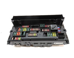 Thumbnail 2: 2011 BMW 740i (F02) 3.0L TURBO (N54) ENGINE FRONT POWER DISTRIBUITION FUSE BOX