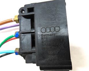 Thumbnail 6: 2012 AUDI A8 (D4 4H) AIR SUSPENSION VALVE BLOCK