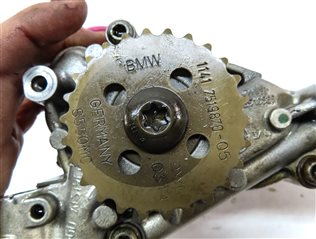 Thumbnail 7: 2015 BMW 740Li (F02) 3.0L TURBO (N55) ENGINE OIL PUMP