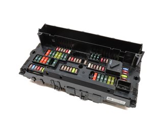 Thumbnail 1: 2015 BMW 740Li (F02) FRONT POWER DISTRIBUTION RELAY FUSE BOX