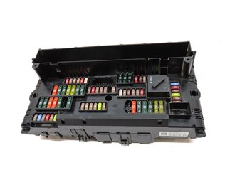 Thumbnail 2: 2015 BMW 740Li (F02) FRONT POWER DISTRIBUTION RELAY FUSE BOX