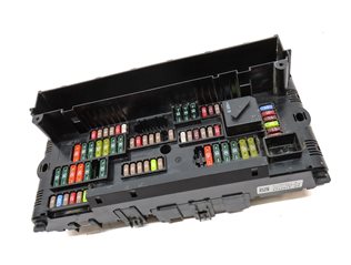 Thumbnail 3: 2015 BMW 740Li (F02) FRONT POWER DISTRIBUTION RELAY FUSE BOX