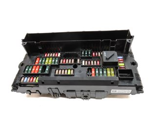 Thumbnail 4: 2015 BMW 740Li (F02) FRONT POWER DISTRIBUTION RELAY FUSE BOX