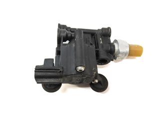 Thumbnail 4: 2011 LAND ROVER LR4 (L319) AIR SUSPENSION TRANSFER RELIEF VALVE