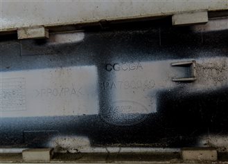 Thumbnail 6: 05-16 LR3 LR4 RANGE ROVER SPORT (L320) FUEL TANK DOOR TRIM (White)