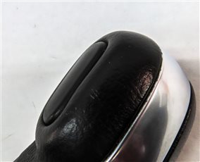 Thumbnail 7: 2011 LAND ROVER LR4 (L319) AUTO TRANSMISSION FLOOR SHIFTER SHIFT KNOB