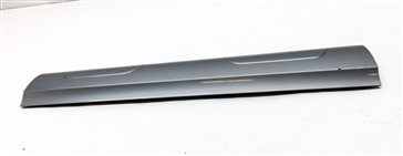 Thumbnail 2: 2015 AUDI Q3 (8U) FRONT RIGHT PASSENGER LOWER DOOR MOULDING TRIM  (Silver)