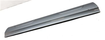 Thumbnail 3: 2015 AUDI Q3 (8U) FRONT RIGHT PASSENGER LOWER DOOR MOULDING TRIM  (Silver)