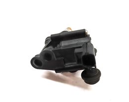 Thumbnail 5: 2010 LAND ROVER LR4 (L319) REAR AIR SUSPENSION TRANSFER RELIEF VALVE
