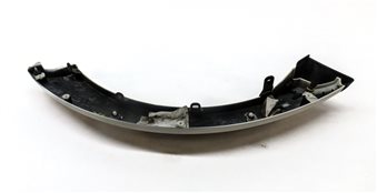 Thumbnail 5: 2010 LAND ROVER LR4 (L319) REAR LEFT FENDER FLARE ARCH MOULDING TRIM (White)