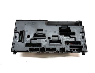 Thumbnail 4: 2011 BMW X3 (F25) FRONT POWER DISTRIBUTION RELAY FUSE BOX