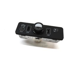 Thumbnail 1: 2016 LAND RANGE ROVER SPORT (L494) AUX AUXILIARY IN USB POWER SOCKET PANEL