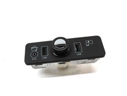 Thumbnail 2: 2016 LAND RANGE ROVER SPORT (L494) AUX AUXILIARY IN USB POWER SOCKET PANEL
