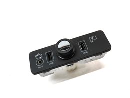 Thumbnail 3: 2016 LAND RANGE ROVER SPORT (L494) AUX AUXILIARY IN USB POWER SOCKET PANEL
