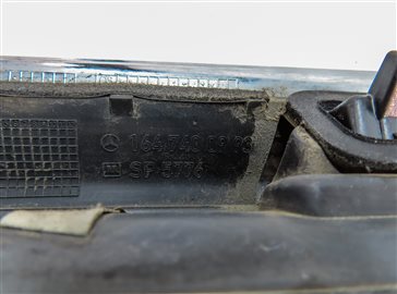 Thumbnail 5: 2011 MERCEDES GL450 (X164) REAR TAILGATE HATCH LID LICENSE PLATE LIGHT w/HANDLE