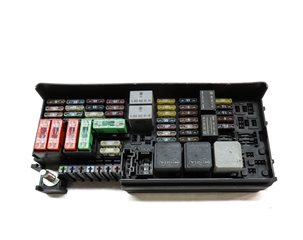 Thumbnail 2: 2011 MERCEDES GL450 (X164) 4.6L (M273) ENGINE REAR FUSE BOX