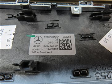 Thumbnail 7: 2019 MERCEDES GLC300 (X253) FRONT RIGHT PASSENGER BURMESTER SPEAKER GRILLE COVER