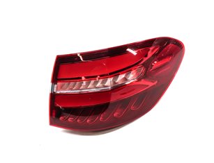 16-19 MERCEDES GLC CLASS X253 REAR RIGHT OUTER QUARTER PANEL TAILLIGHT LAMP