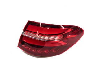 Thumbnail 3: 16-19 MERCEDES GLC CLASS X253 REAR RIGHT OUTER QUARTER PANEL TAILLIGHT LAMP
