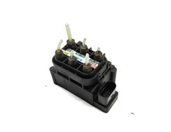 Thumbnail 1: 2013 MERCEDES GL450 (X166) 4.6L (278.928) AIR SUSPENSION VALVE BLOCK