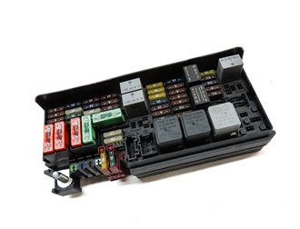 Thumbnail 3: 2011 MERCEDES GL450 (X164) 4.6L (M278) ENGINE REAR FUSE BOX PANEL