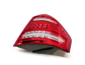 2010-2012 MB GL350 GL450 GL550 (X164) RIGHT PASSENGER TAILLIGHT BRAKE LIGHT LAMP