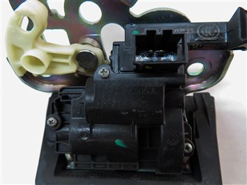 Thumbnail 6: 2016 AUDI Q5 (B8 8R) REAR TRUNK LID HATCH LOCK LATCH