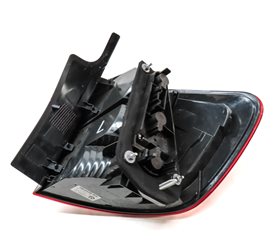 Thumbnail 5: 2012-2015 BMW X1 (E84) LEFT DRIVER REAR OUTER TAILLIGHT BRAKE LIGHT LAMP