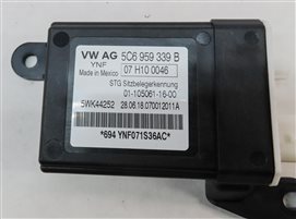Thumbnail 4: 2017 AUDI A3 E-TRON (8V) FRONT RIGHT PASSENGER SEAT OCCUPANCY SENSOR MODULE
