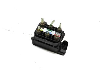 2013 MERCEDES ML550 (W166) 4.6L AIRMATIC PNEUMATIC AIR SUSPSENSION VALVE BLOCK