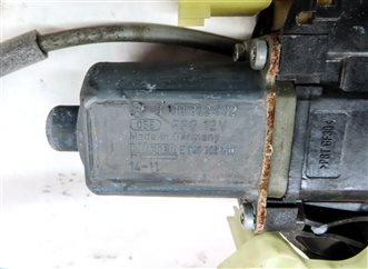 Thumbnail 8: 2014-2020 RANGE ROVER SPORT (L494) FRONT LEFT DRIVER WINDOW REGULATOR w/ MOTOR