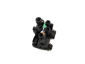 Thumbnail 1: 15 LAND RANGE ROVER SPORT (L494) REAR AIR SUSPENSION TRANSFER RELIEF VALVE BLOCK