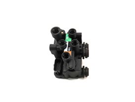Thumbnail 2: 15 LAND RANGE ROVER SPORT (L494) REAR AIR SUSPENSION TRANSFER RELIEF VALVE BLOCK