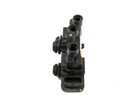 Thumbnail 2: 15 LAND RANGE ROVER SPORT L494 FRONT AIR SUSPENSION TRANSFER RELIEF VALVE BLOCK