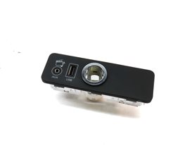 Thumbnail 1: 2015 LAND RANGE ROVER SPORT (L494) AUXILIARY USB AUX 12V PLUG JACK PANEL SOCKET