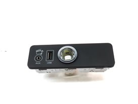 Thumbnail 2: 2015 LAND RANGE ROVER SPORT (L494) AUXILIARY USB AUX 12V PLUG JACK PANEL SOCKET